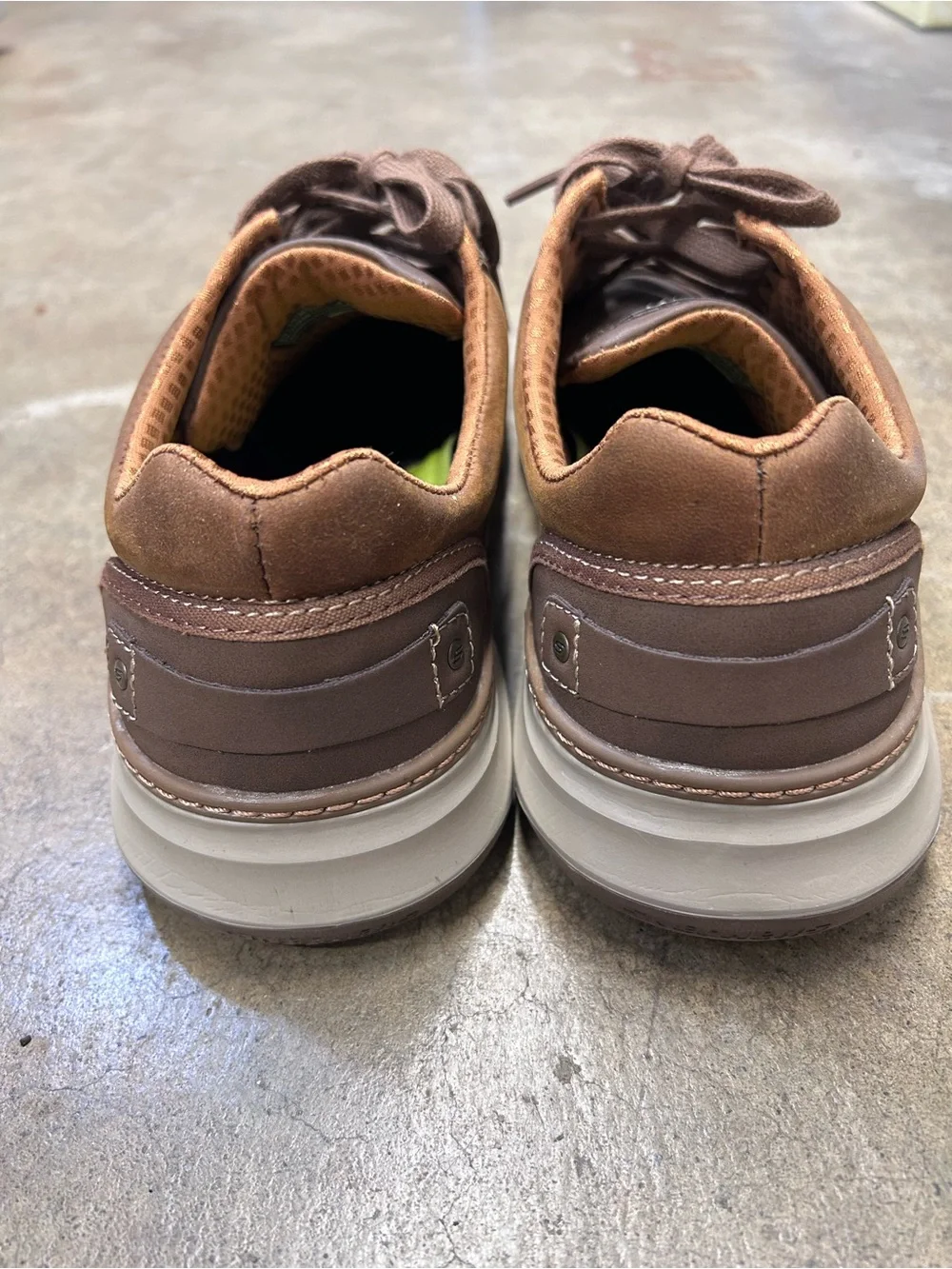 Men’s Sketchers Low-Top Leather Lace-Up Sneakers